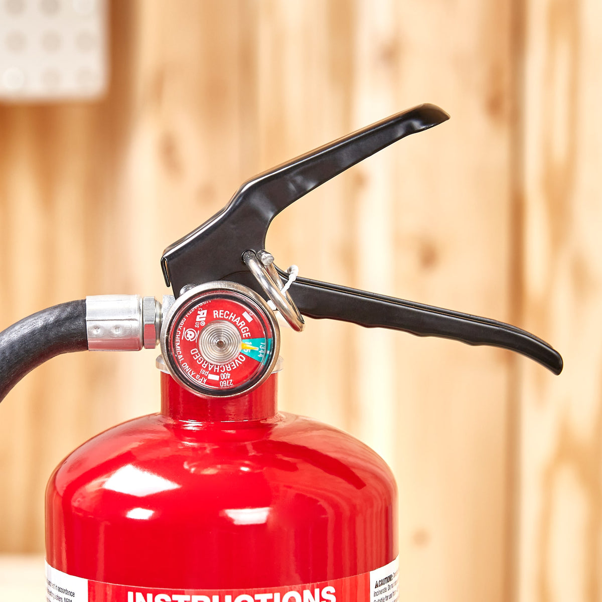 Rechargeable fire extinguisher