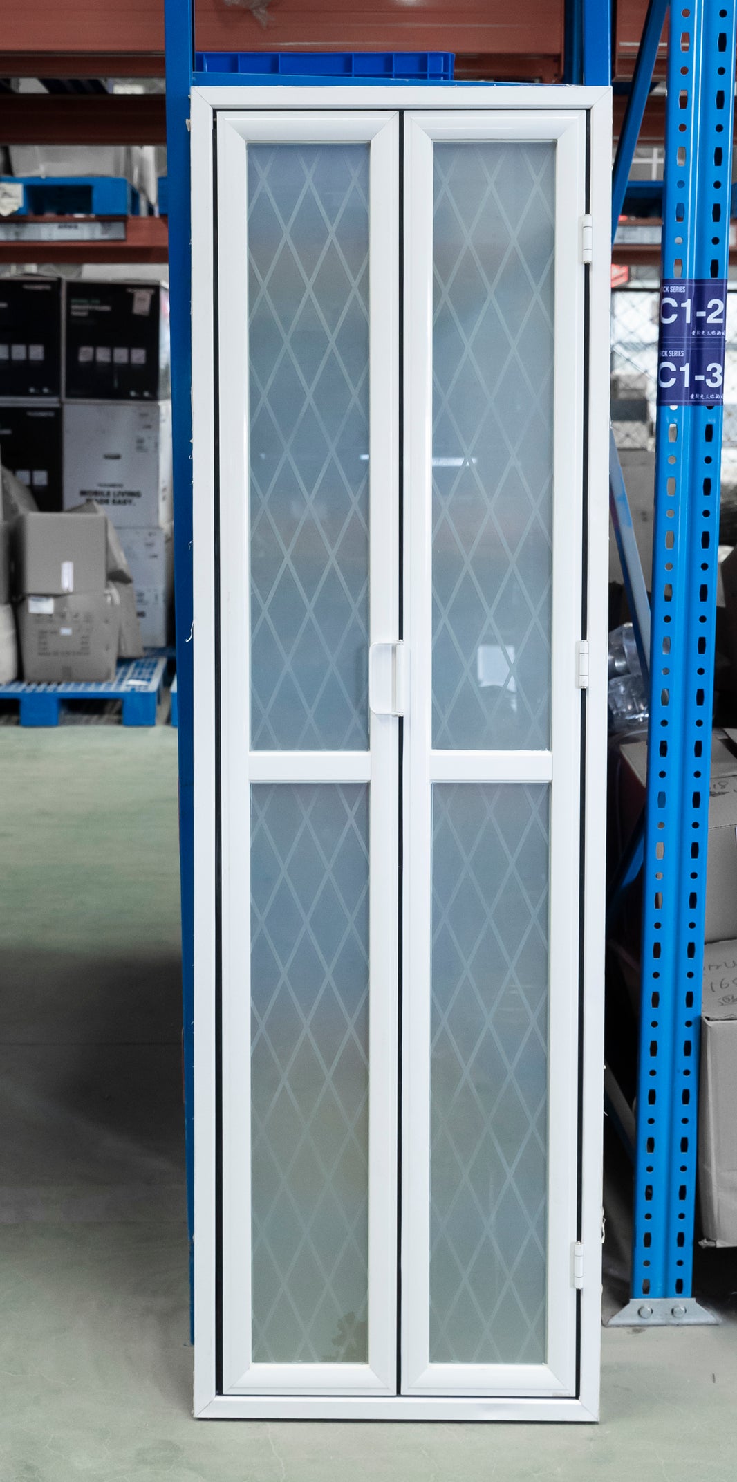 Black Series HQ19T HQ22T folding shower door, white frame with frosted diamond-pattern panels