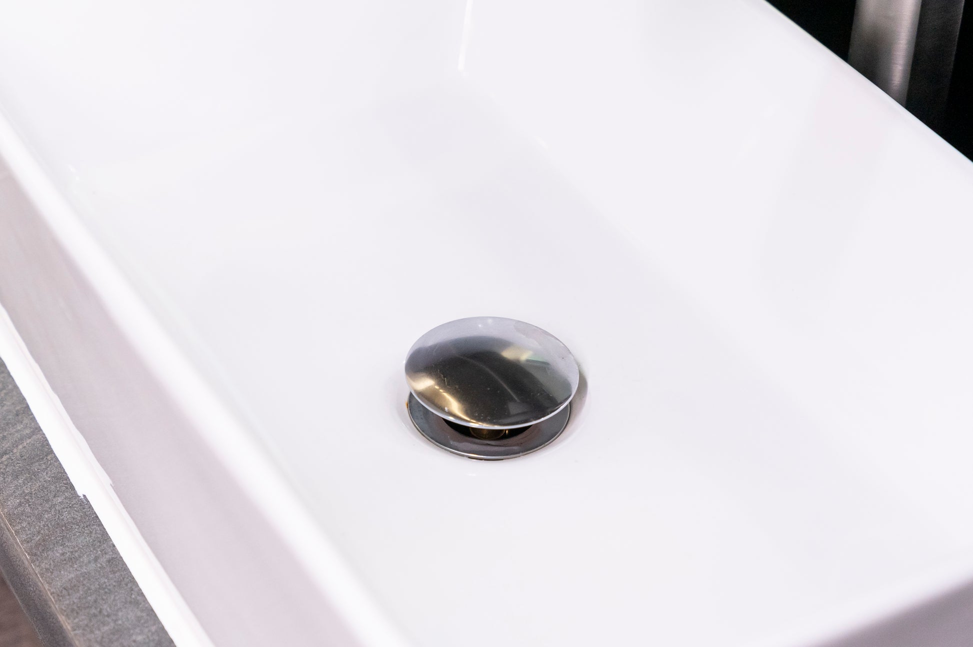 White Ceramic Wash Basin (sink)