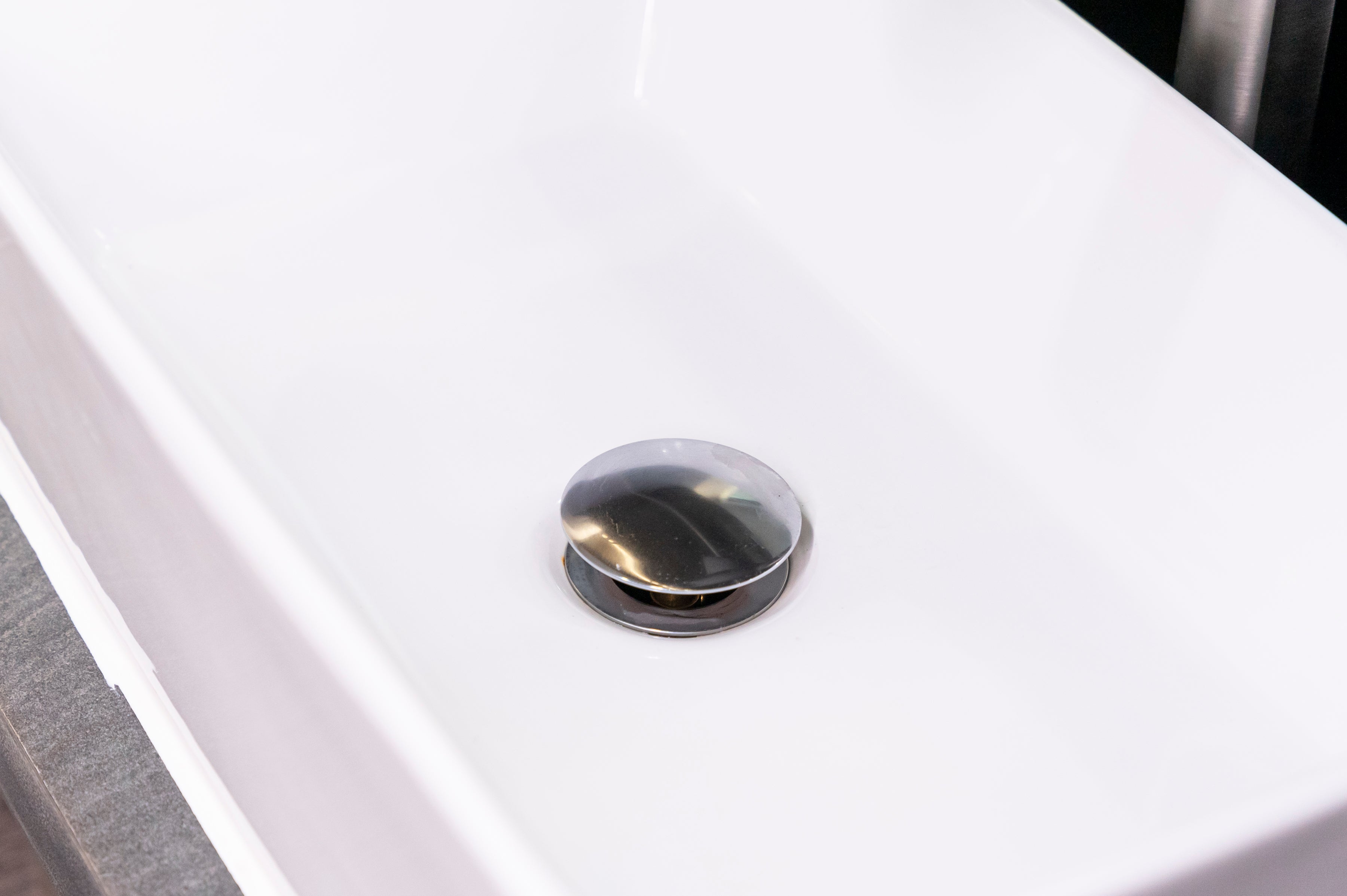 White Ceramic Wash Basin (sink)
