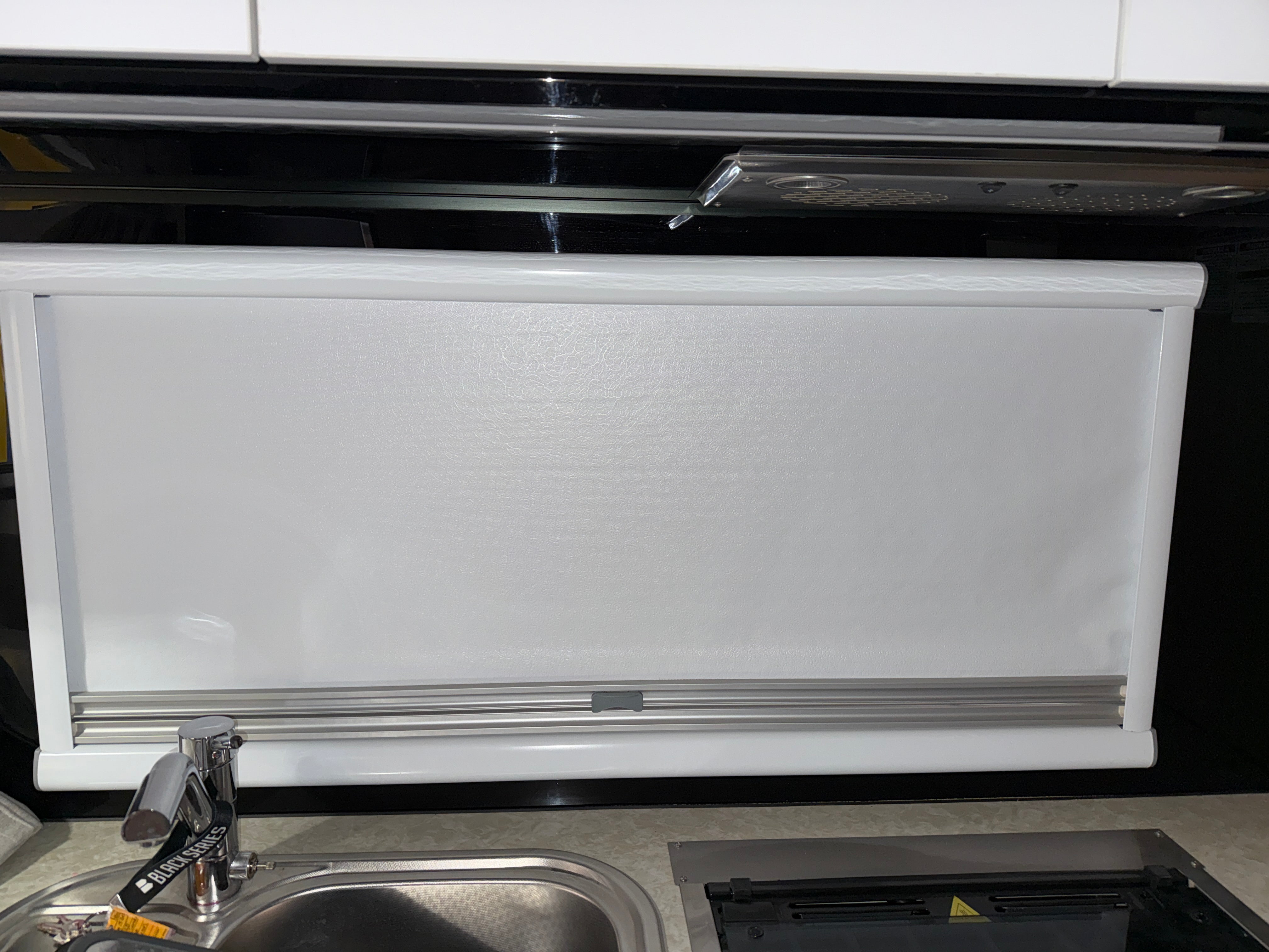 HQ21 Blackseries Window (Include Window Shade) - 46 3/8 × 19 Inch + 2 Window Struts for Dual Pane Windows -8 1/4 Inch | 2022 Model Or Newer