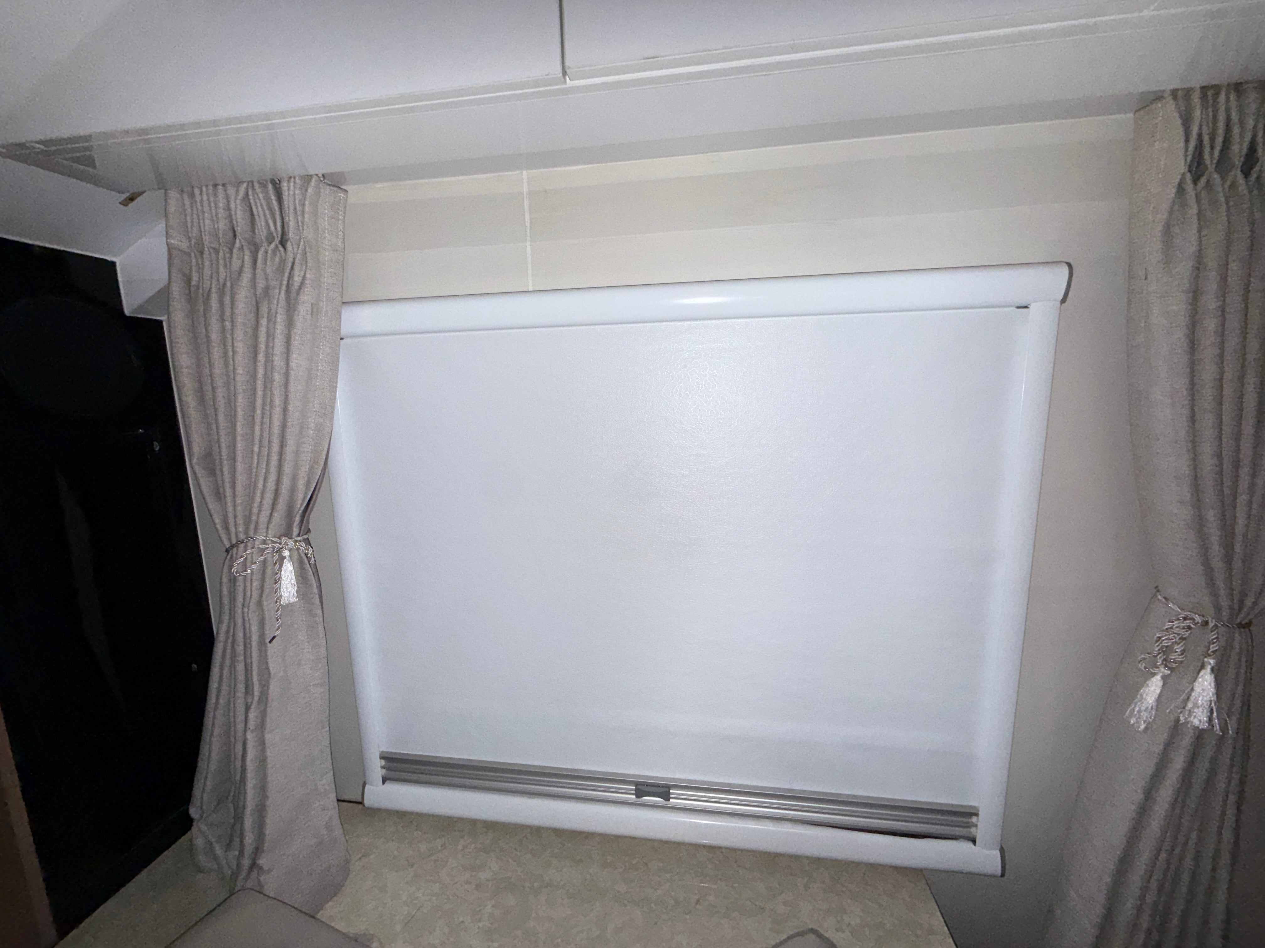 HQ21 Blackseries Window (Include Window Shade) - 38.5×30.5 Inch + 2 Window Struts for Dual Pane Windows -10 3/4 Inch | 2022 Model Or Newer