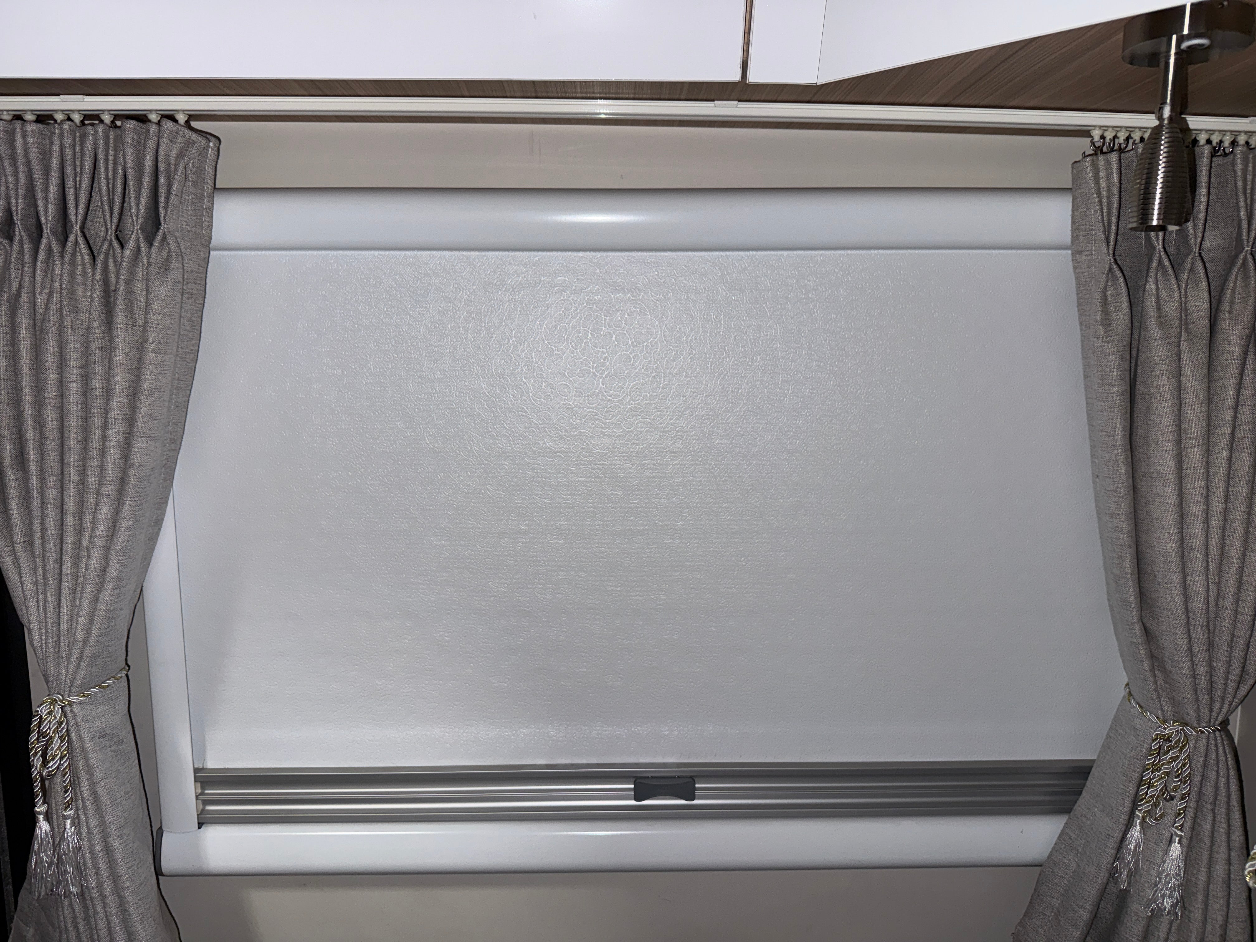 HQ21 Blackseries Window (Include Window Shade) - 34 5/8 × 20 7/8 Inch + 2 Window Struts for Dual Pane Windows -8 Inch | 2022 Model Or Newer
