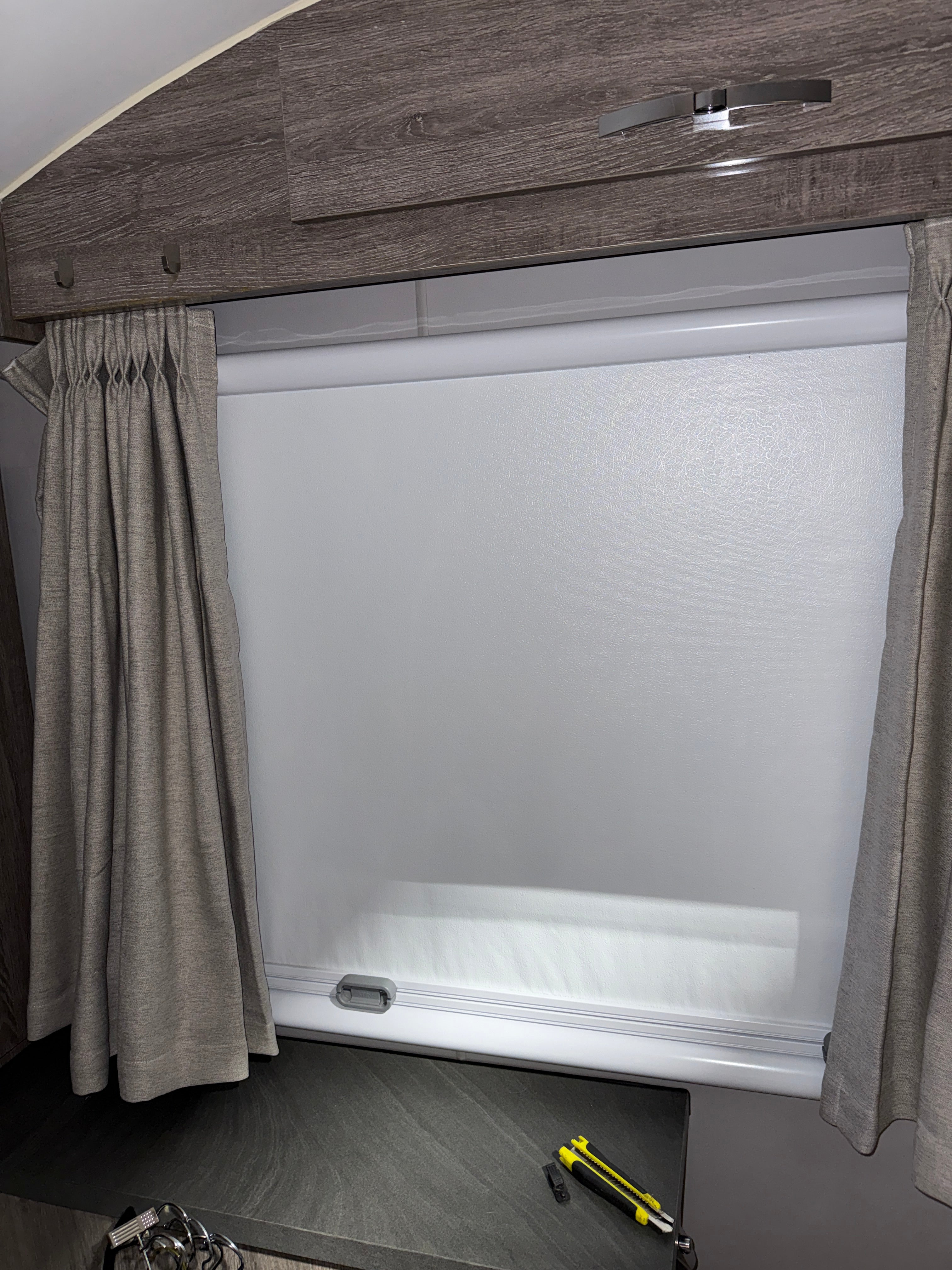 HQ17 Blackseries Window (Include Window Shade) - 38.5 × 30 7/8 Inch + 2 Window Struts for Dual Pane Windows -11 Inch | 2022 Model Or Newer