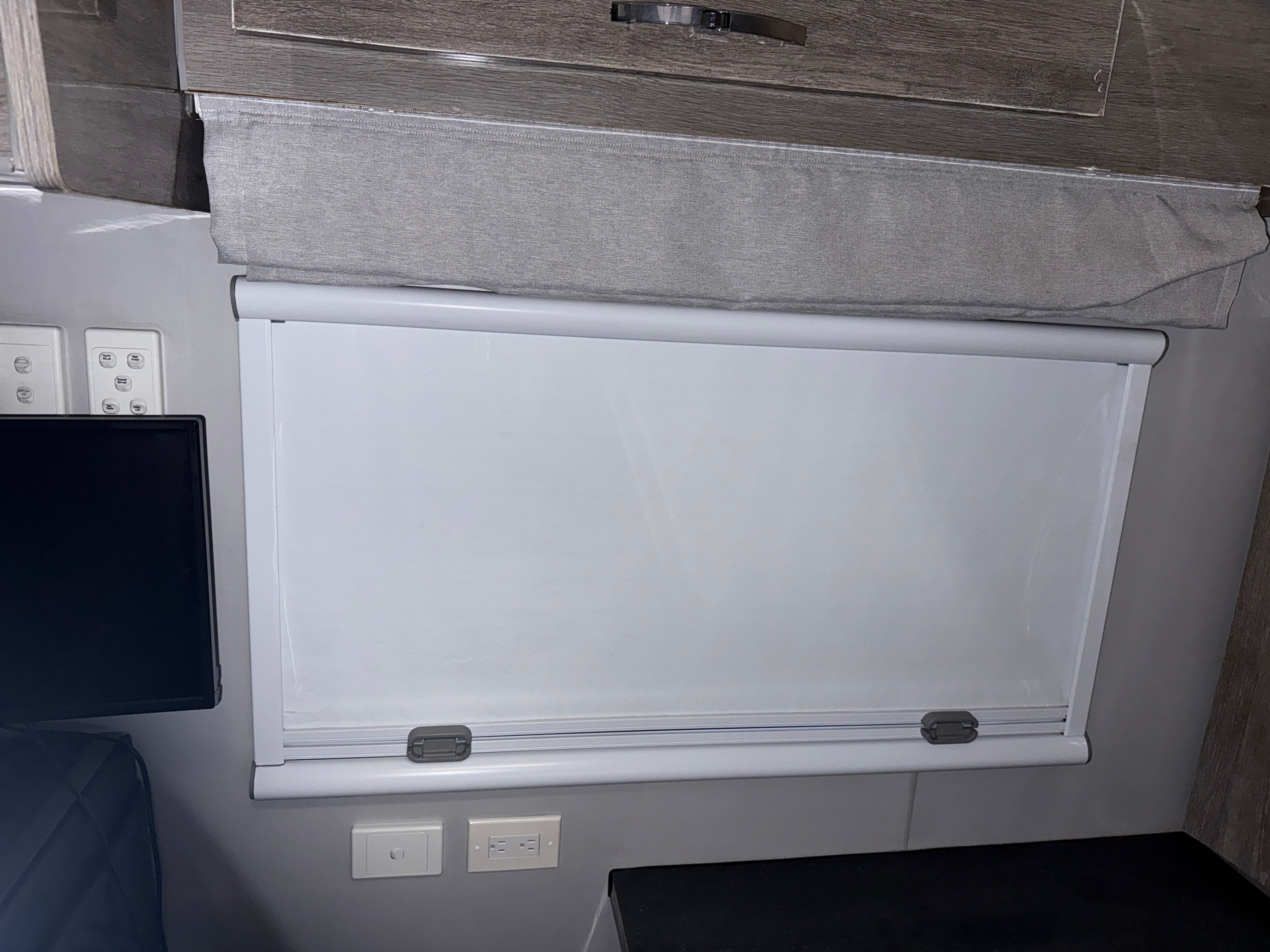 HQ15 Blackseries Window (Include Window Shade) | Driver Side Front 1st - 42 3/8×21 Inch + 2 Window Struts for Dual Pane Windows -8 Inch | 2022 Model Or Newer