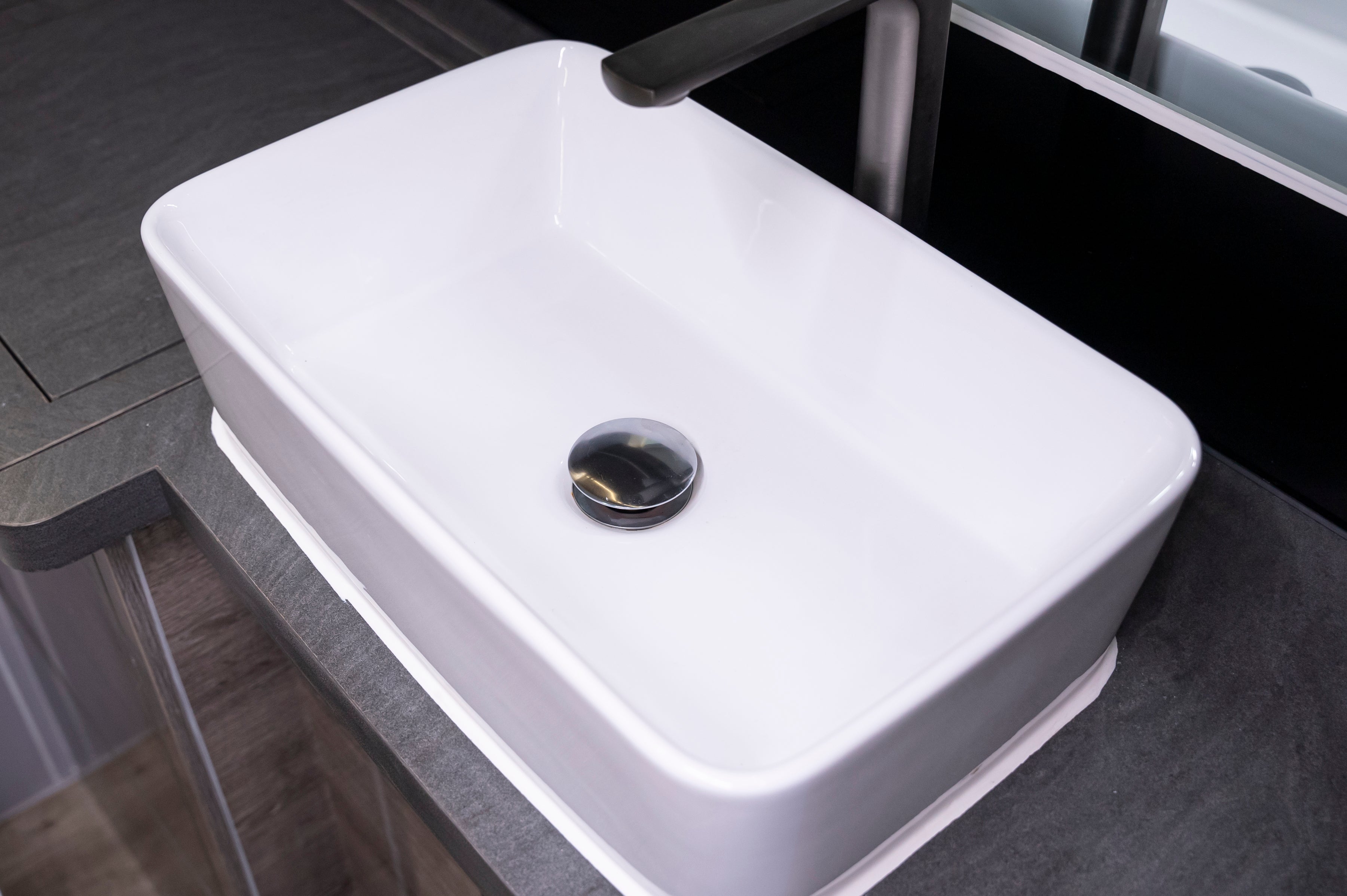 White Ceramic Wash Basin (sink)