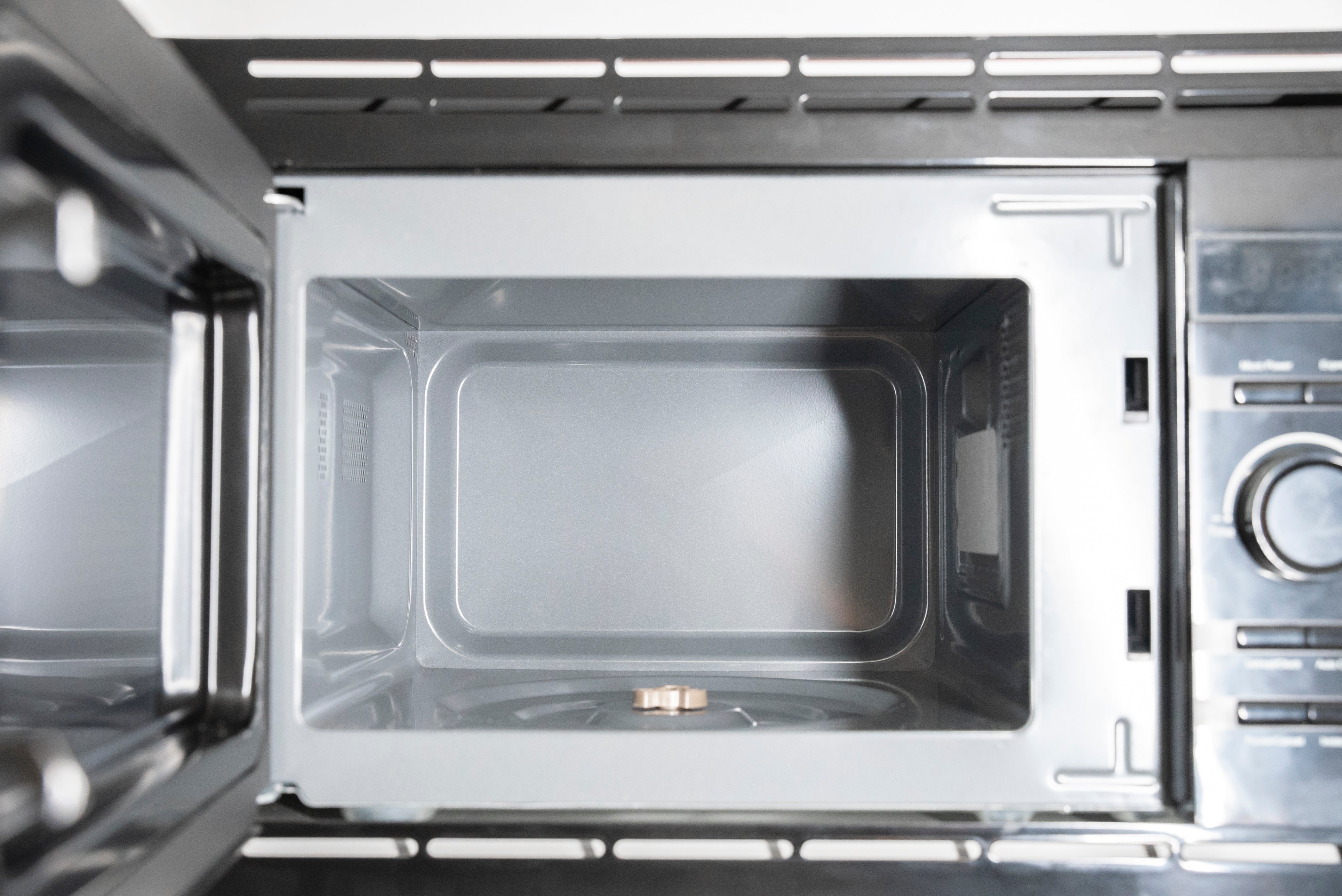 Black Series 20 L / 700 W RV Microwave Oven
