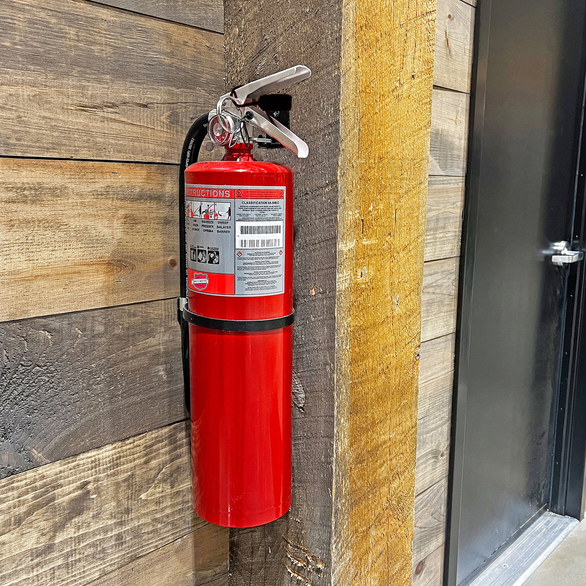 Rechargeable fire extinguisher