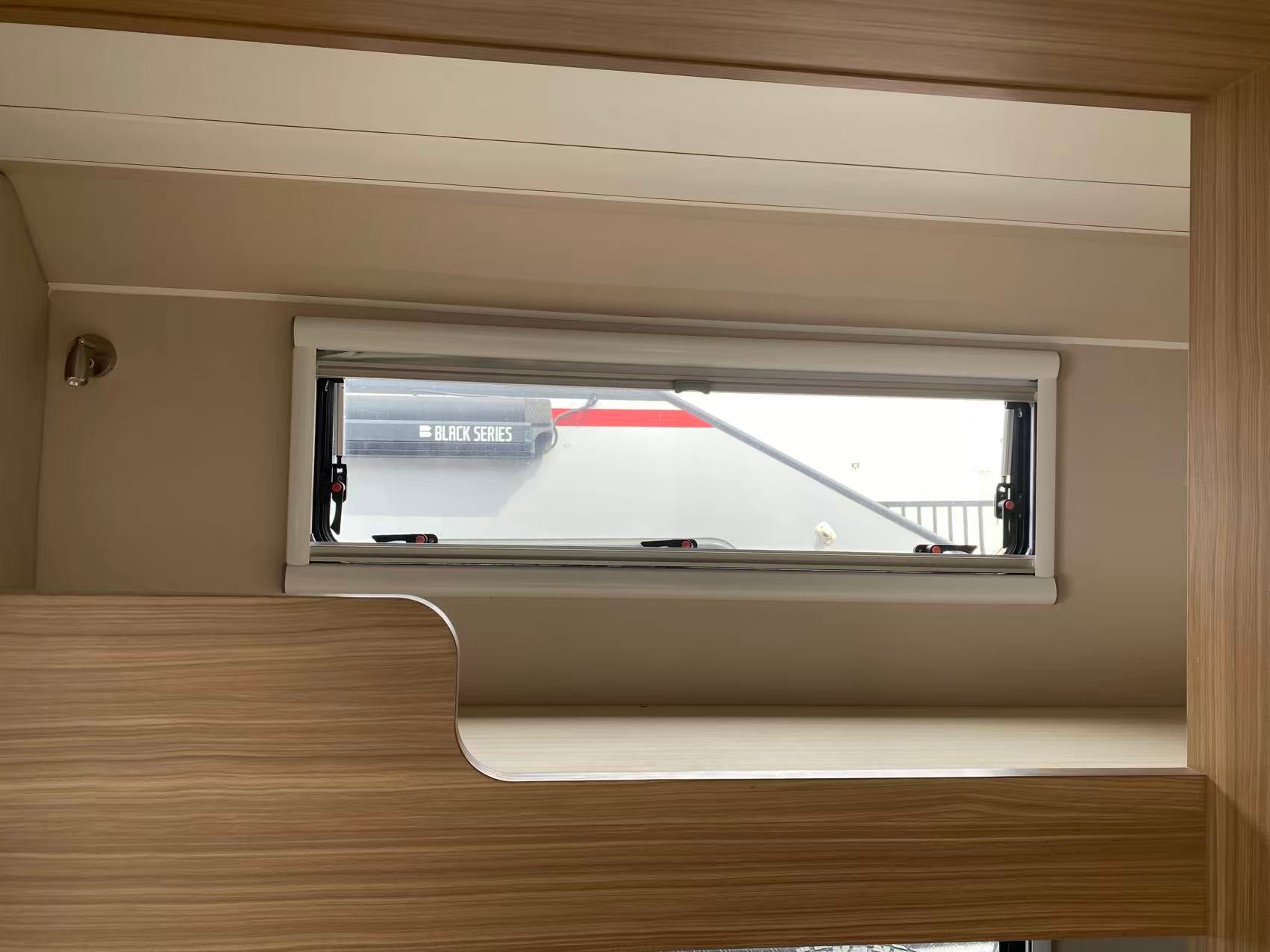HQ17 Bunk/Dinette/Shower Wall