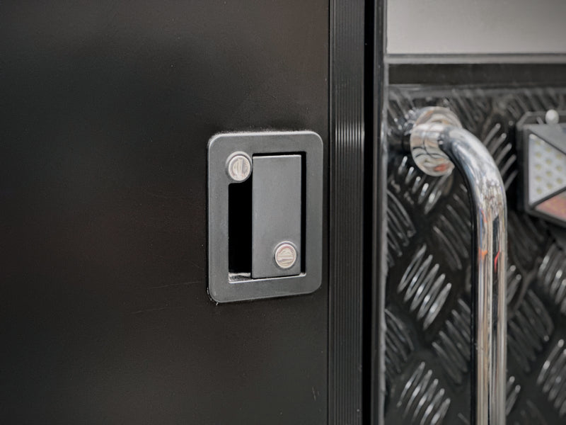 Door lock & key (Entrance)