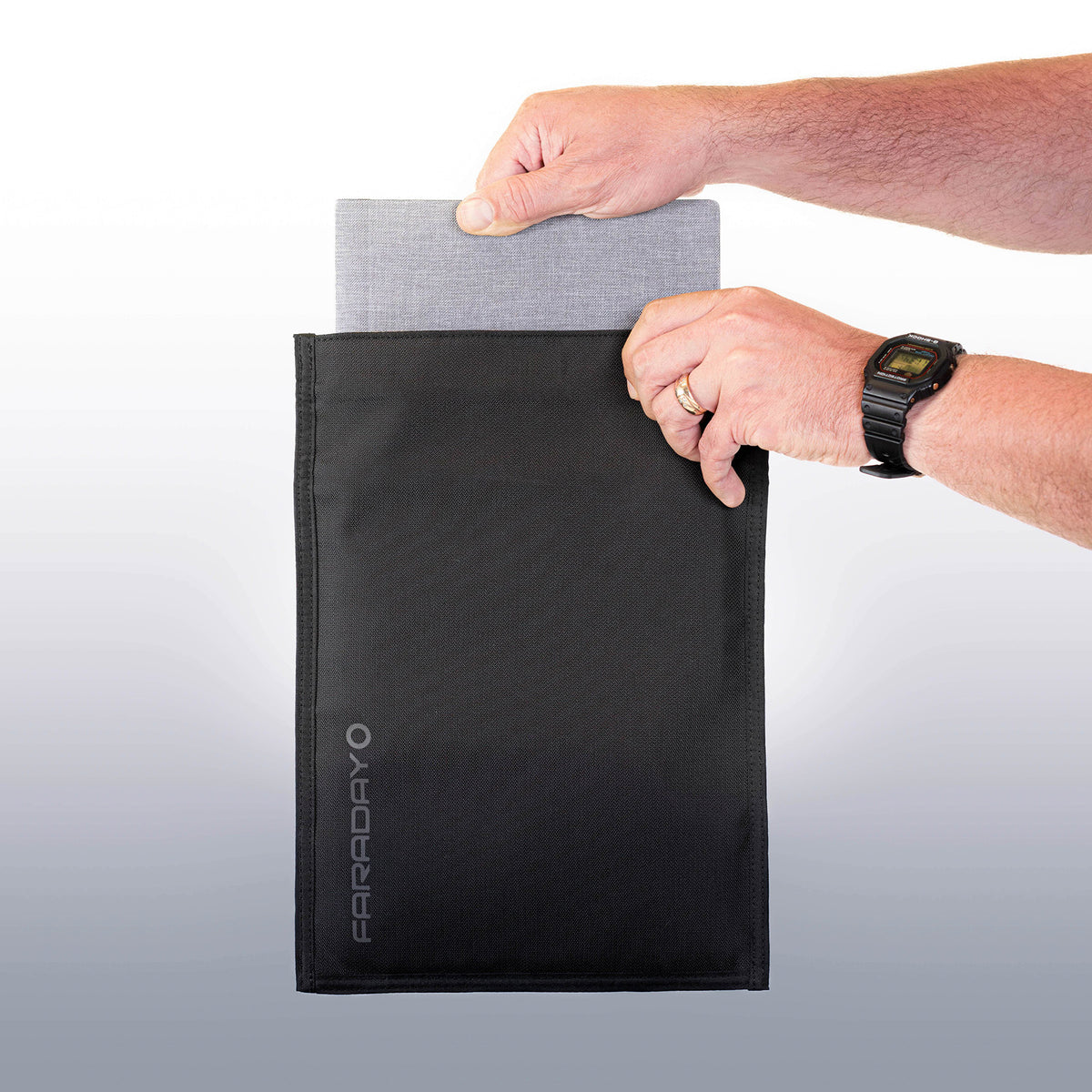 Faraday Defense JACKET Pro CORDURA Tablet Bag 9" x 10.5", Magnetic - photo 2