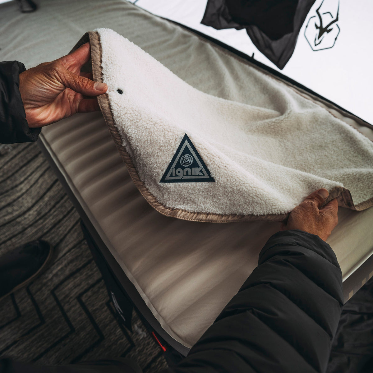 Ignik Flipside Fleece 12V heated bed cover with brushed fleece top