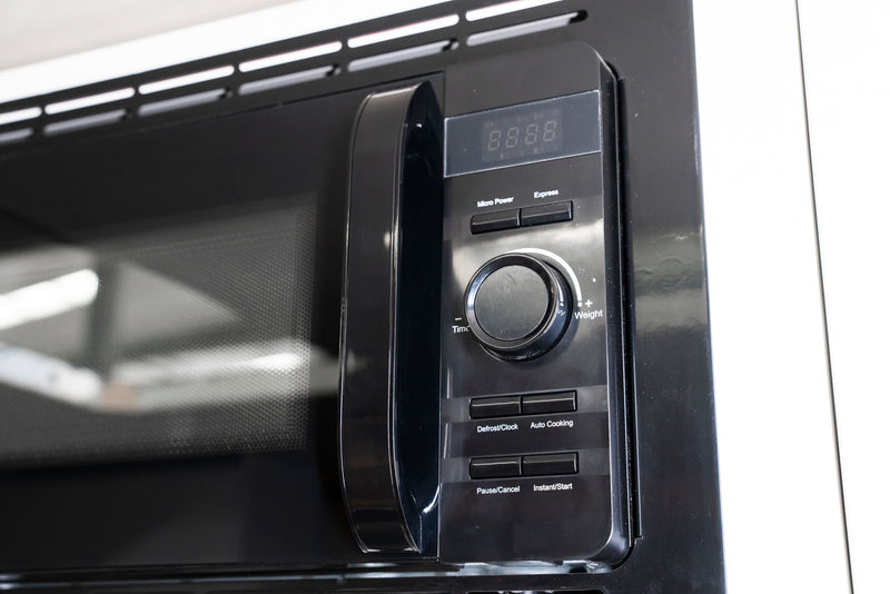 Black Series 20 L / 700 W RV Microwave Oven