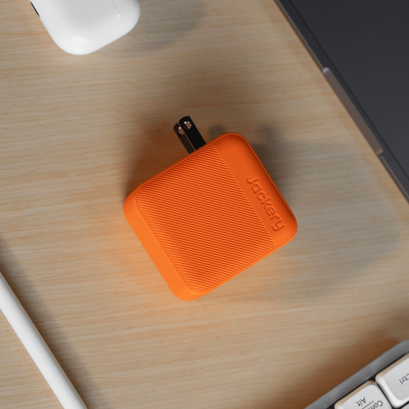 Jackery 102W GaN 3-port fast charger