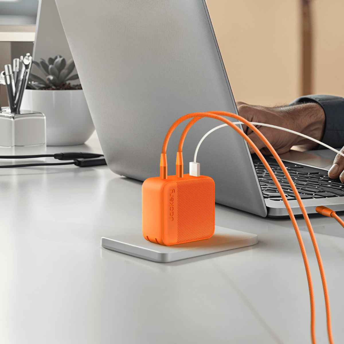 Jackery 102W GaN 3-port fast charger