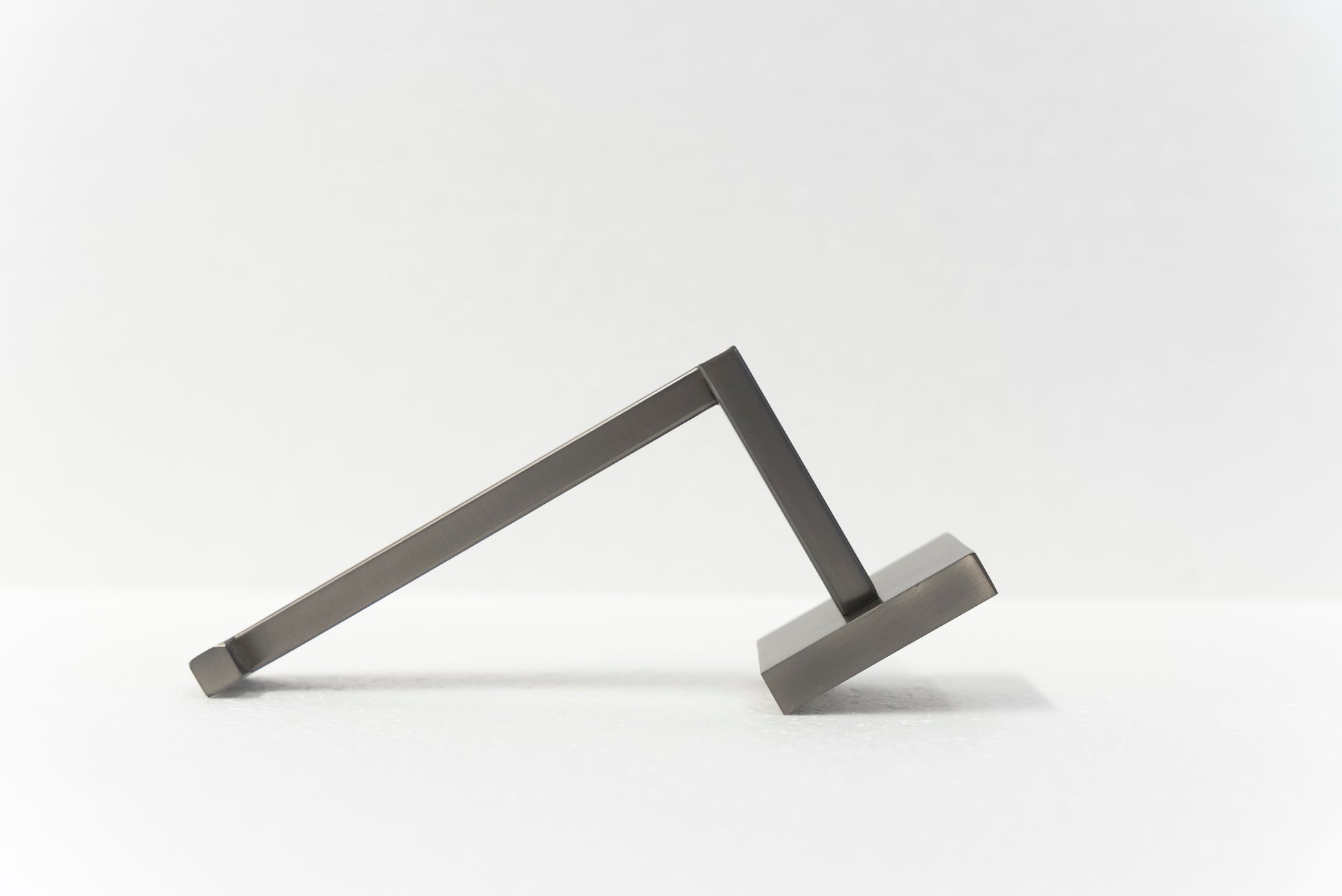 "L" bracket for HQ12, bathroom door