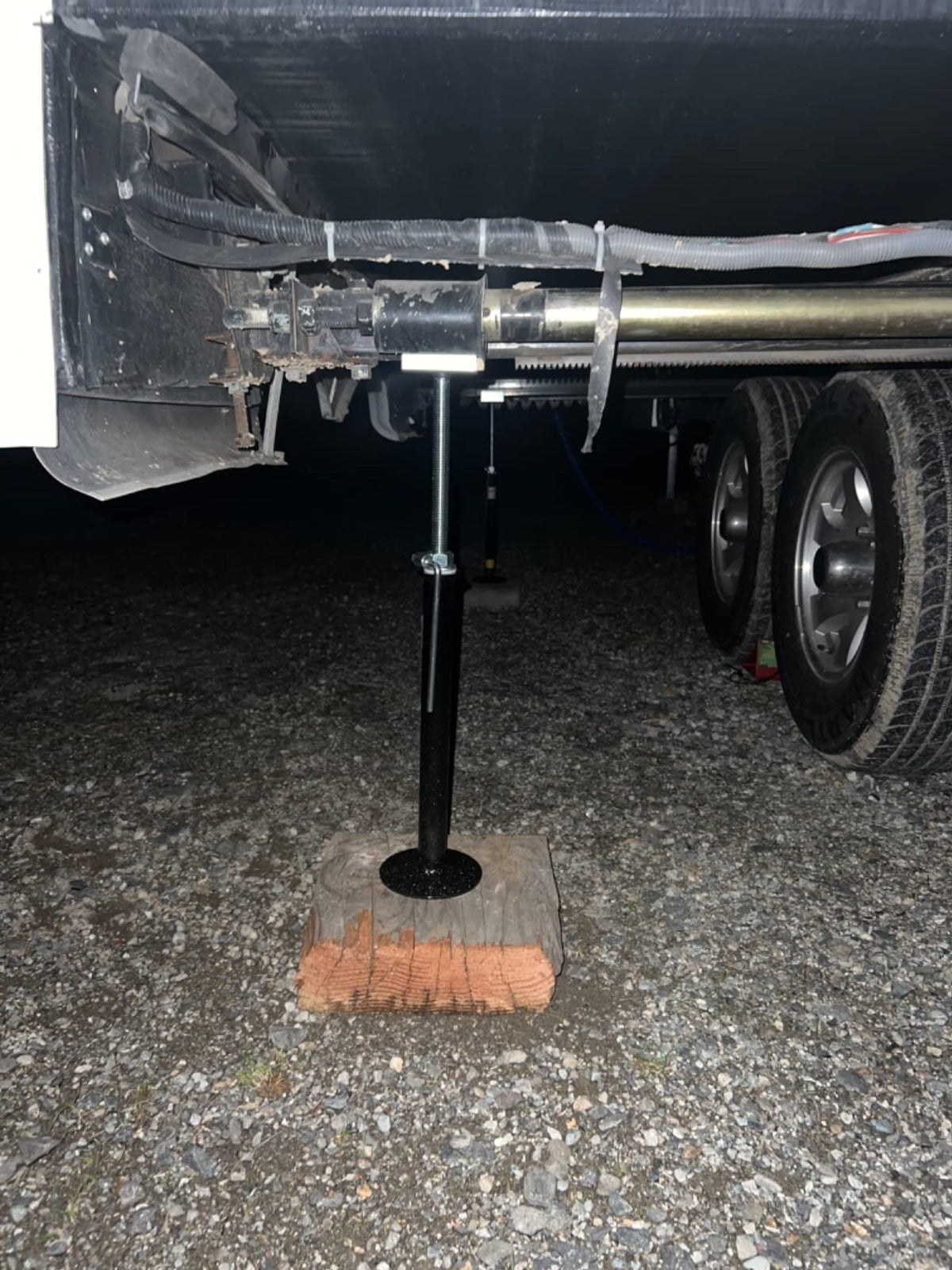 RV slide-out stabilizer jacks 2-pack