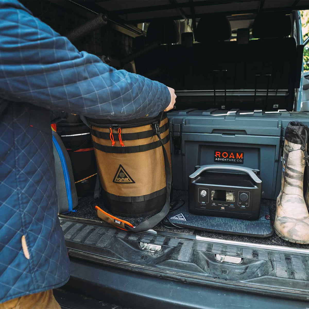 Ignik 20 lb propane tank case seat in coyote brown