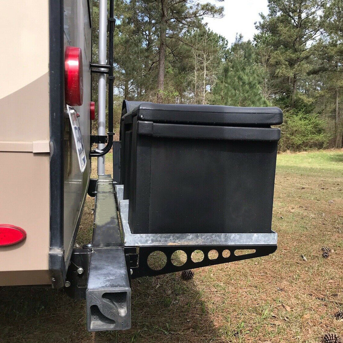 RV bumper cargo box support arms